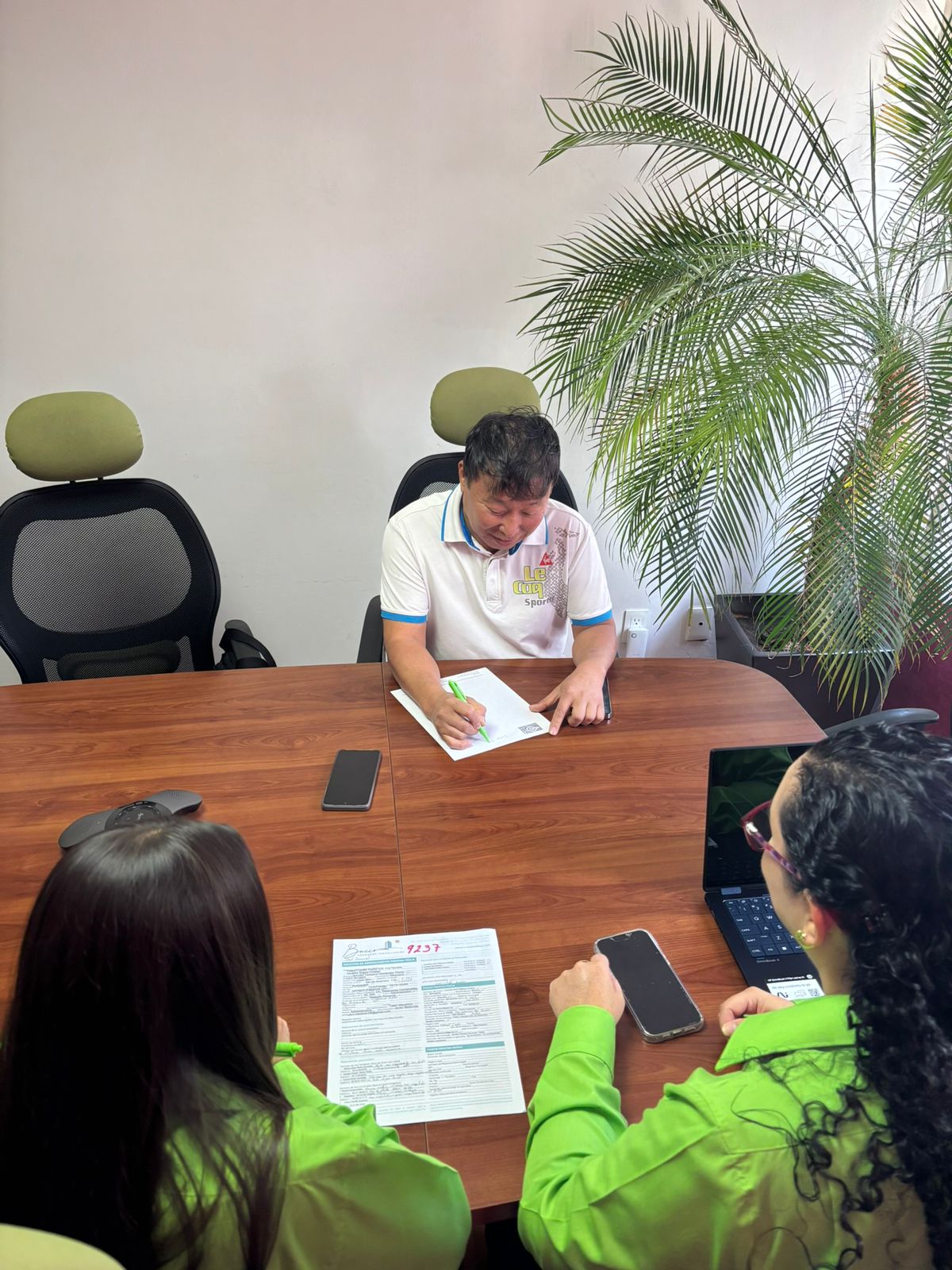 Equipo Bucio Abogados en reunión
